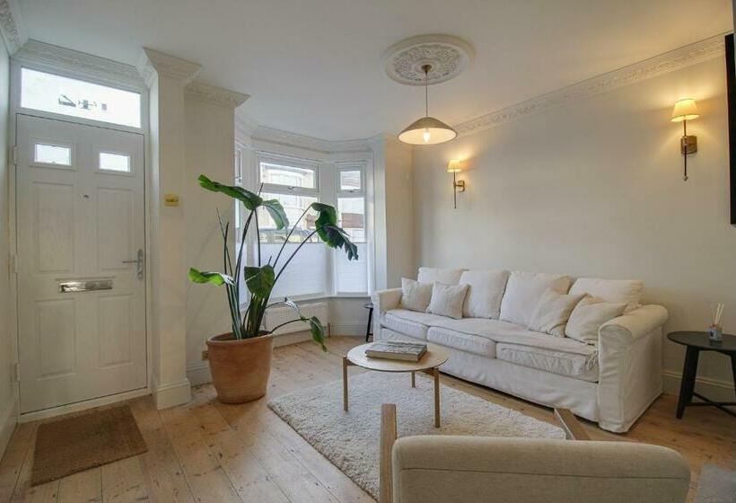 بنسيون Milton Park   Serviced Accommodation By Verano House