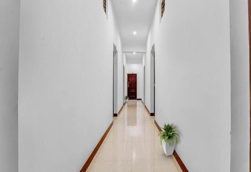 Flagship Hotel Crown Tower