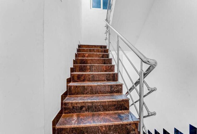 Flagship Hotel Crown Tower