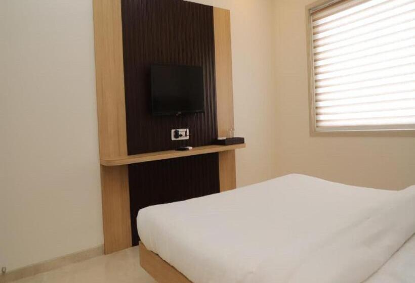 Hotelli Dwarka Palace