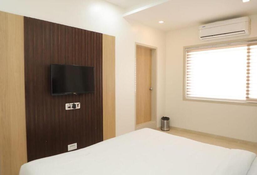 Hotelli Dwarka Palace