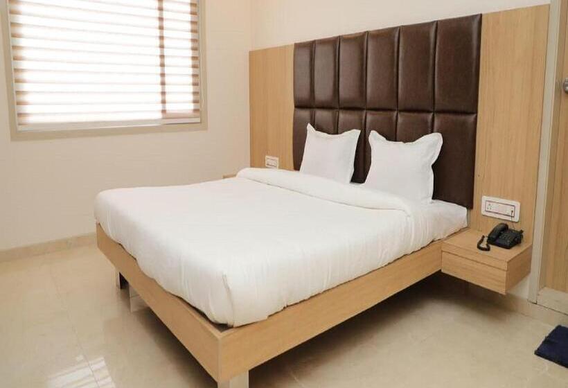 Hotelli Dwarka Palace