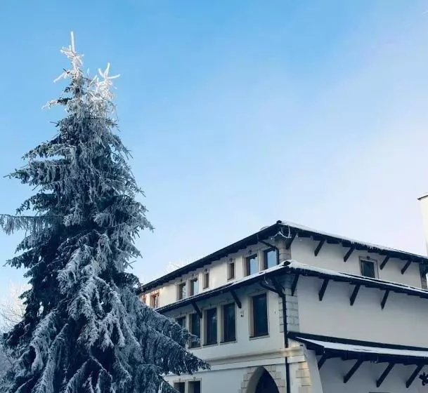 Hotelli Galeria Pezinska Baba