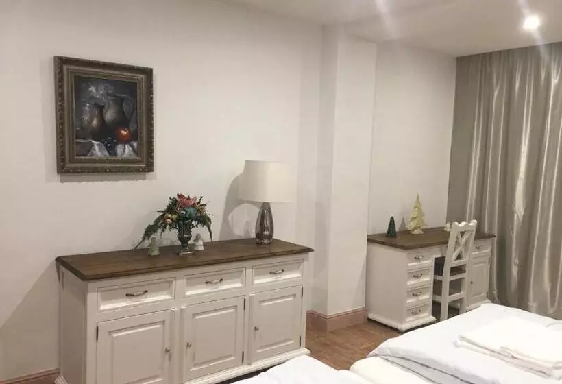 Hotelli Galeria Pezinska Baba