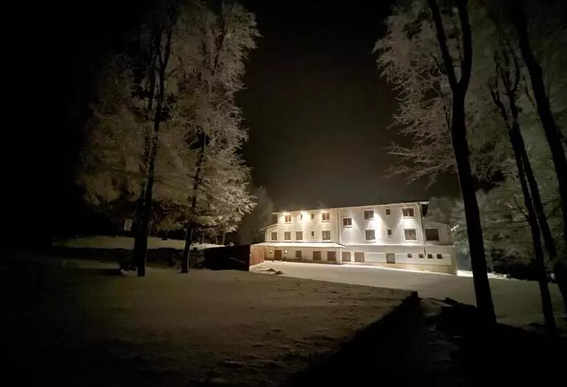 Hotelli Galeria Pezinska Baba
