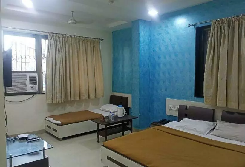 ホテル Samrat
