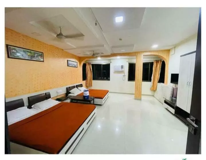 ホテル Samrat