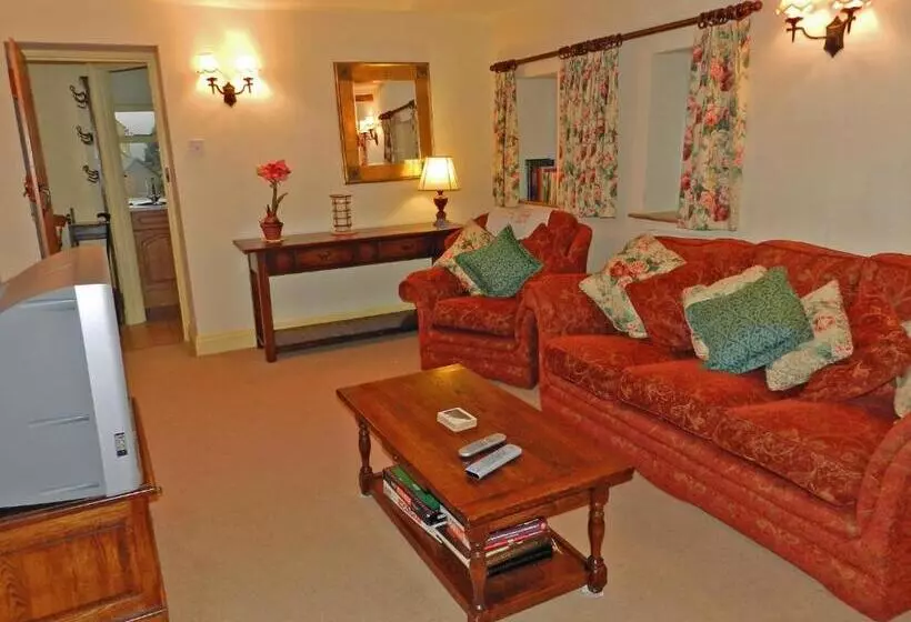 Majatalo Cotswold Charm Stable Cottage