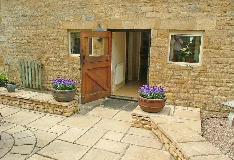 Majatalo Cotswold Charm Stable Cottage