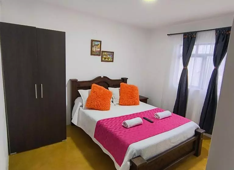 پانسیون Hostal Villa Del Sol