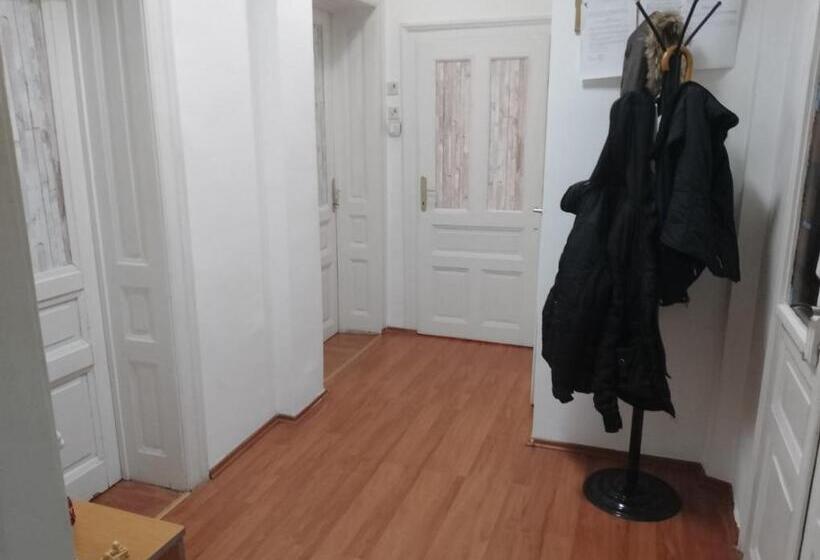 پانسیون Mili Host