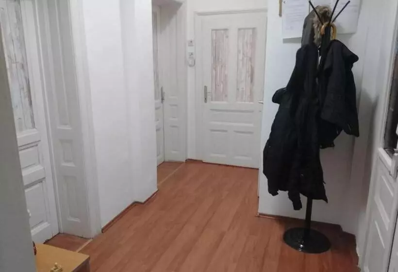 پانسیون Mili Host