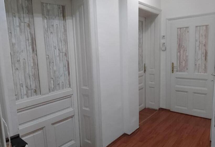 پانسیون Mili Host