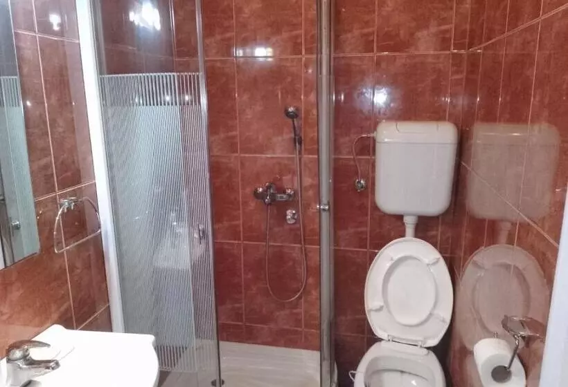 پانسیون Mili Host