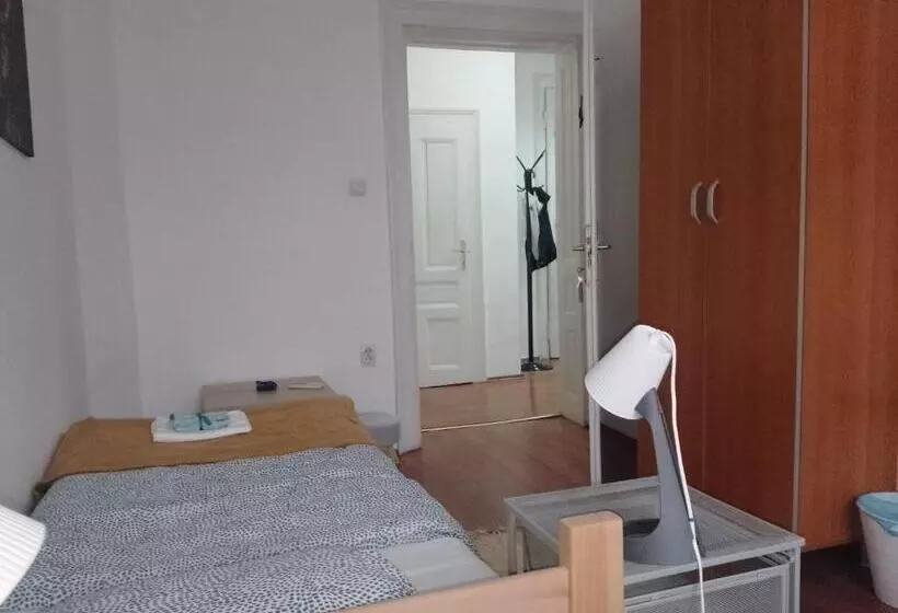 پانسیون Mili Host