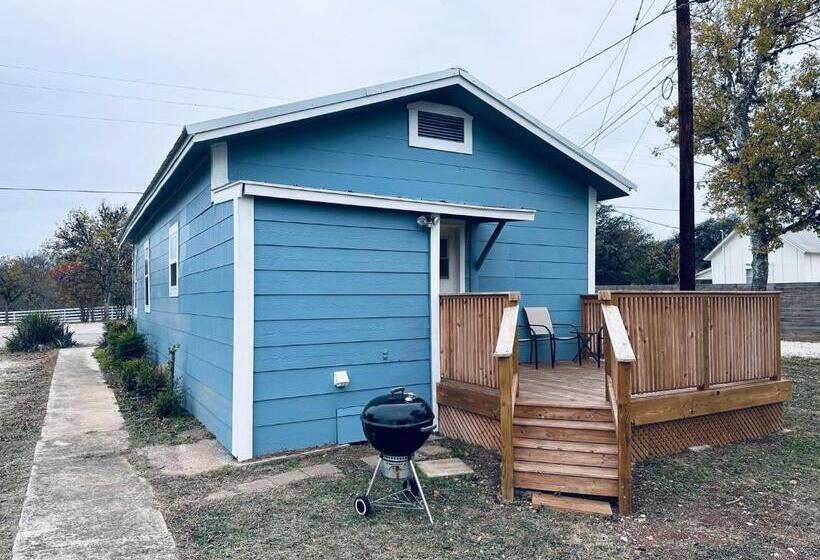 Пансион Texas Blue Apple Cottage