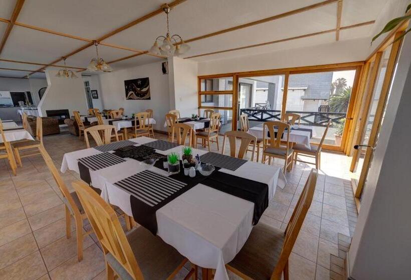 تختخواب و صبحانه Royal Sea Star Guesthouse