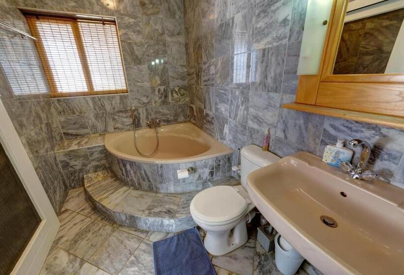 تختخواب و صبحانه Royal Sea Star Guesthouse