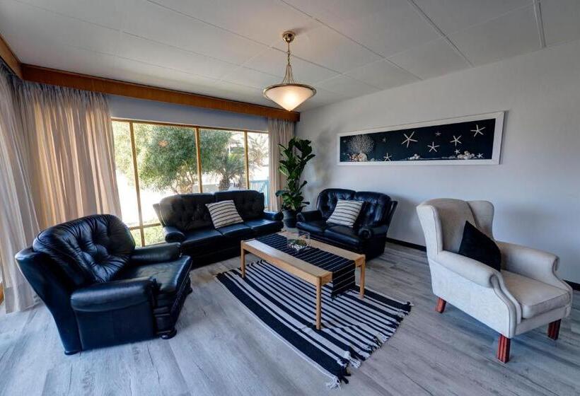 تختخواب و صبحانه Royal Sea Star Guesthouse