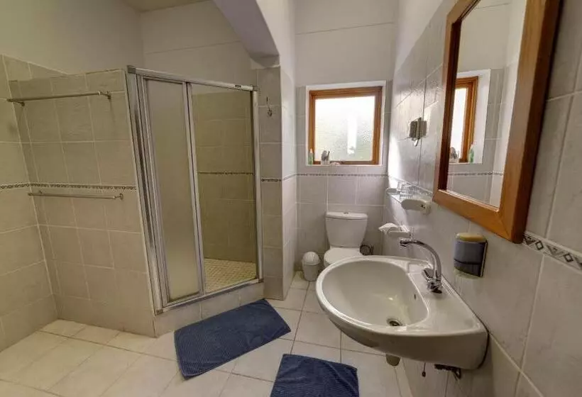 تختخواب و صبحانه Royal Sea Star Guesthouse