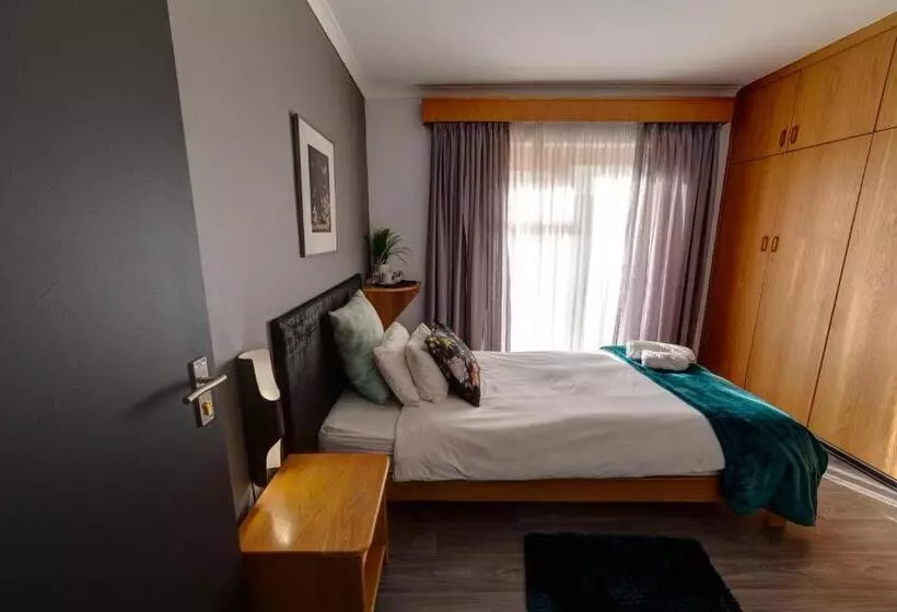 تختخواب و صبحانه Royal Sea Star Guesthouse