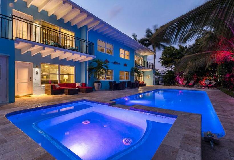 Bluewater Cove Boutique Resort