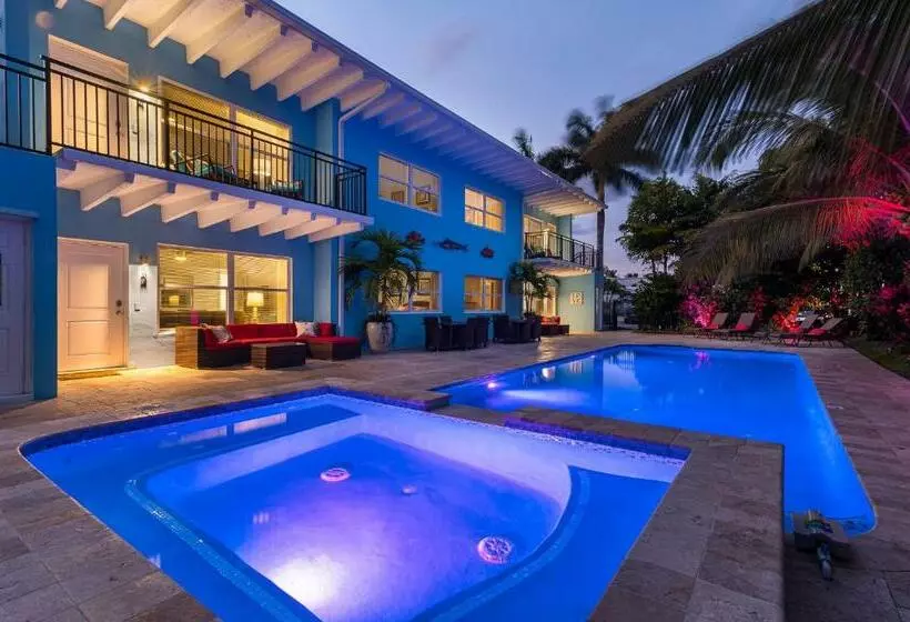 Bluewater Cove Boutique Resort