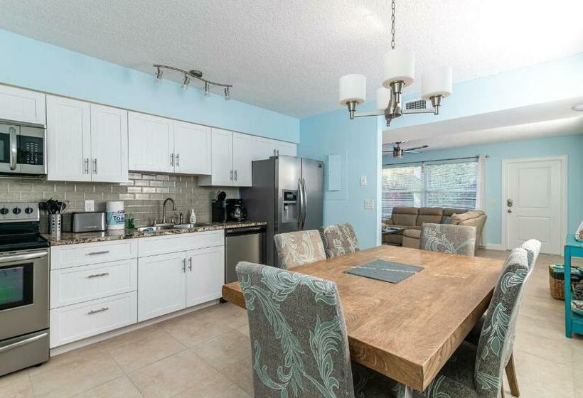 Bluewater Cove Boutique Resort