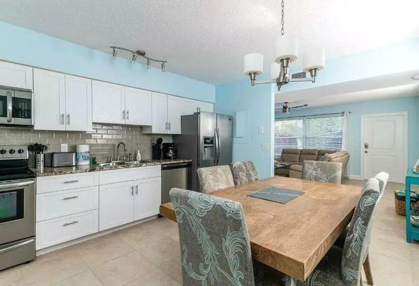 Bluewater Cove Boutique Resort