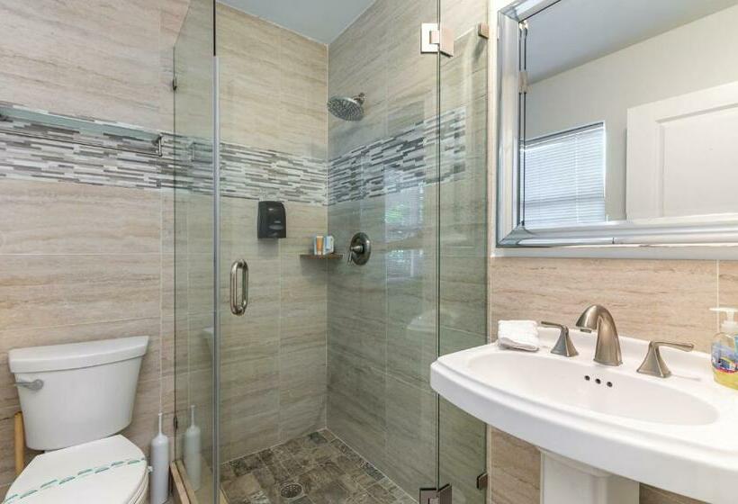 Bluewater Cove Boutique Resort