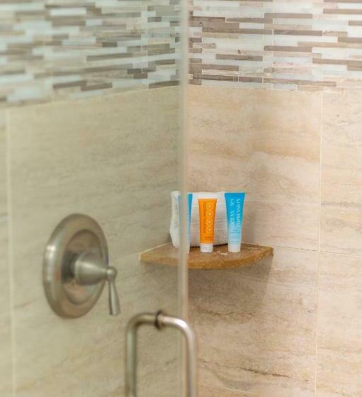 Bluewater Cove Boutique Resort