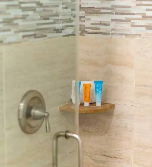 Bluewater Cove Boutique Resort