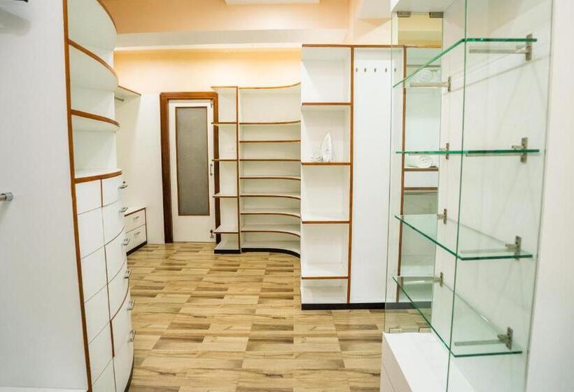 East Land Bed & Breakfast