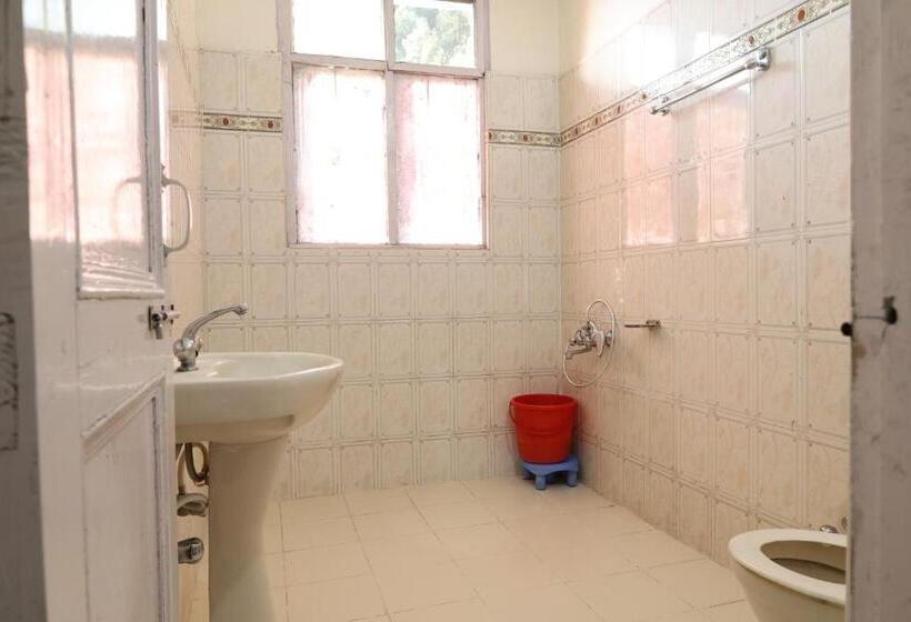 בית מלון כפרי Paradise Hills Dalhousie Panchpula Near Panchpula Water Fall