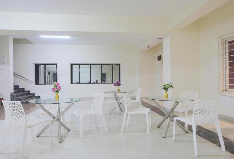 Hotel Treebo Naaz Royal