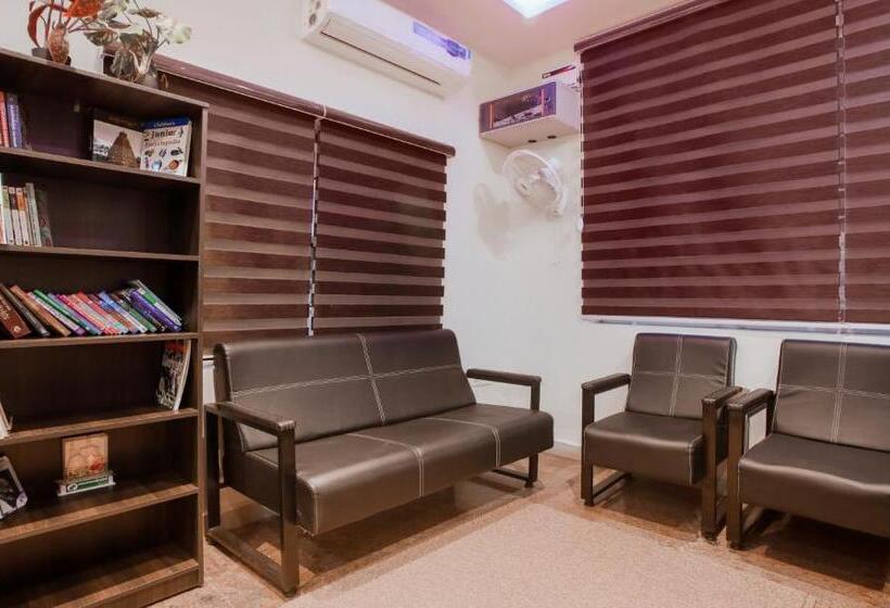 Hotel Treebo Naaz Royal