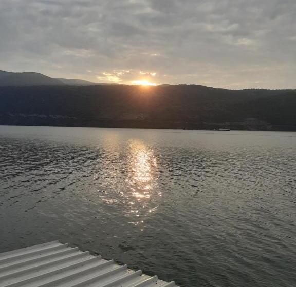 Пансион Cazanele Dunarii La Cumatru