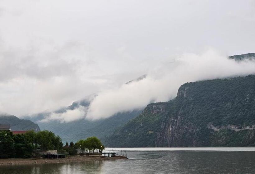 Пансион Cazanele Dunarii La Cumatru