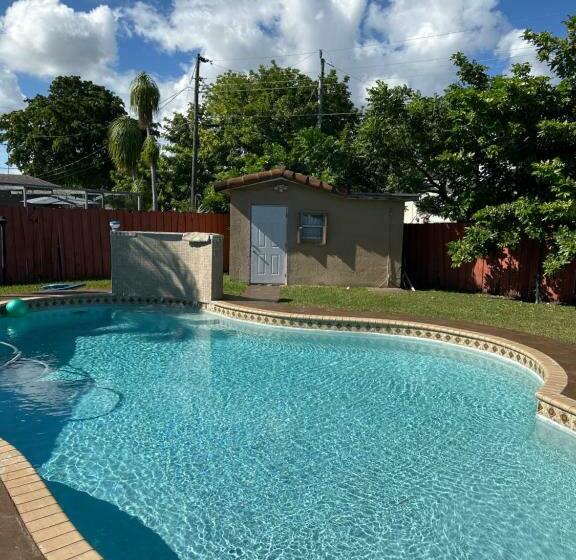 بنسيون Kay Pool House