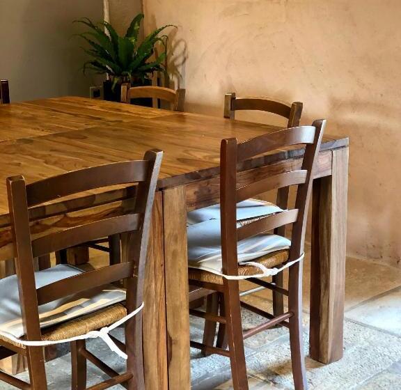 פנסיון Les Divines Bourgogne