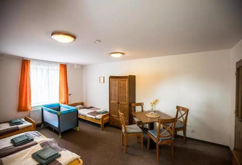 Majatalo Penzion Avionika