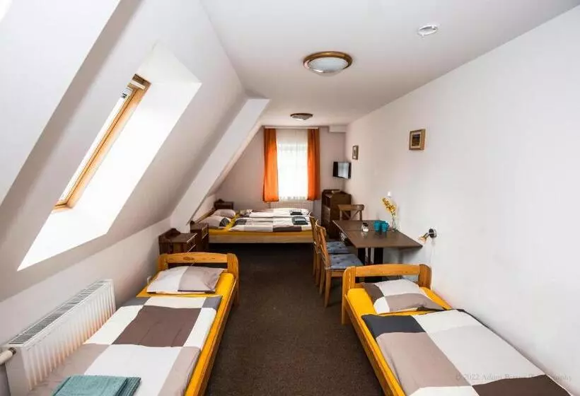 Majatalo Penzion Avionika