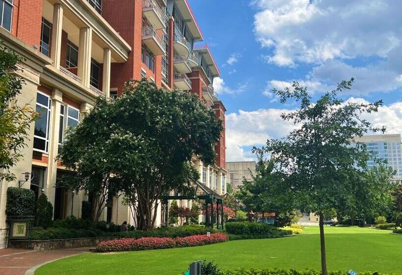 Bposhtels Charlotte Hostel