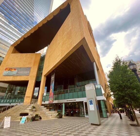 Bposhtels Charlotte Hostel