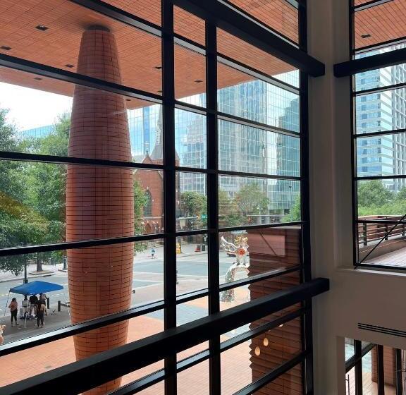 Bposhtels Charlotte Hostel