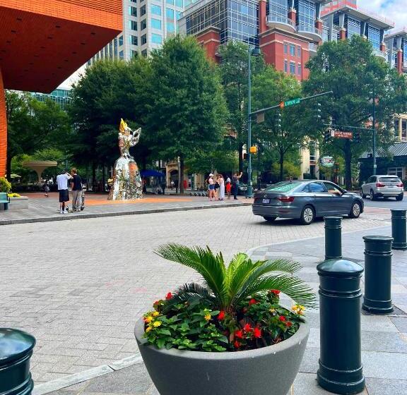 Bposhtels Charlotte Hostel