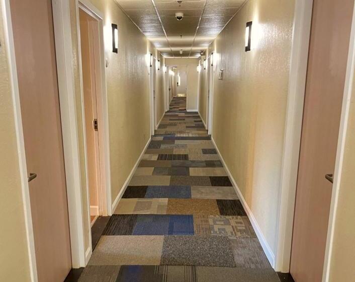 Bposhtels Charlotte Hostel