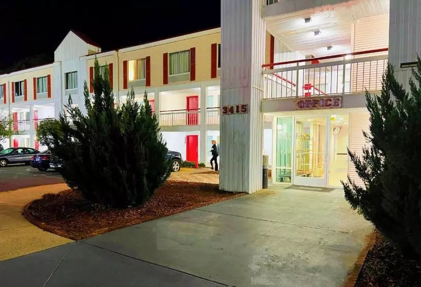 Bposhtels Charlotte   Hostel
