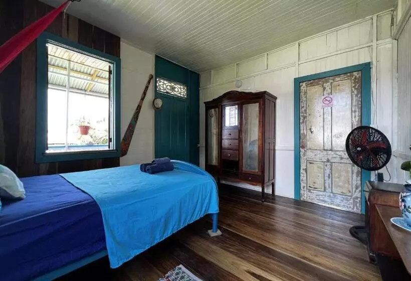 هاستل Old Bocasso