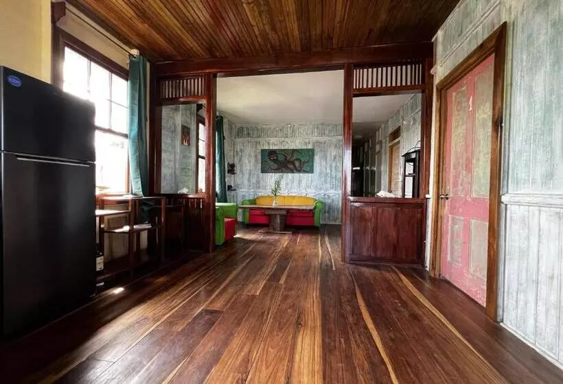 هاستل Old Bocasso